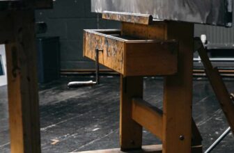 Jacksons Art: Easel Sale